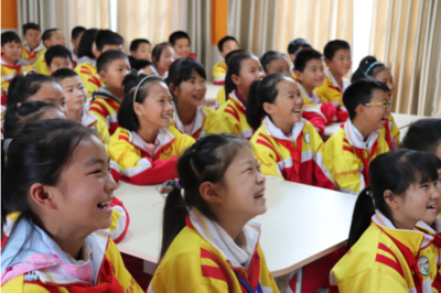 直播間里學甲骨文 陌陌直播公益課為鄉村孩子打開求知新世界